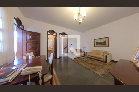 Casa à venda com 913m², 7 quartos e 8 vagas