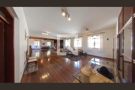 Casa à venda com 913m², 7 quartos e 8 vagas