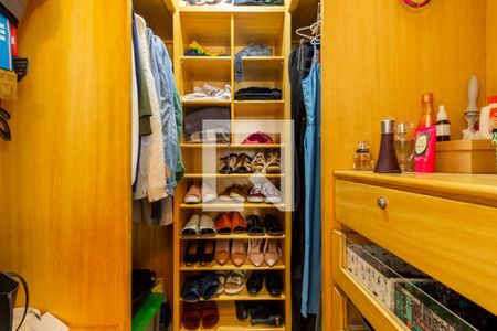 Closet Suíte de apartamento à venda com 2 quartos, 60m² em Vila Olímpia, São Paulo