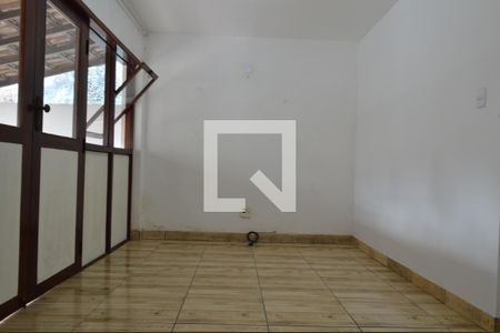 Sala de casa para alugar com 2 quartos, 60m² em Pechincha, Rio de Janeiro