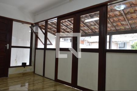 Sala de casa para alugar com 2 quartos, 60m² em Pechincha, Rio de Janeiro