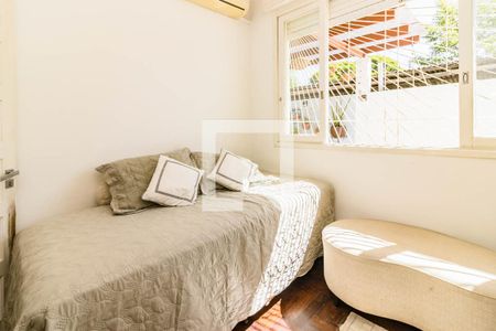 Dormitório de casa à venda com 4 quartos, 250m² em Nonoai, Porto Alegre
