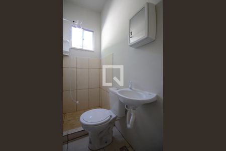 Banheiro de kitnet/studio para alugar com 1 quarto, 27m² em Mutondo, São Gonçalo