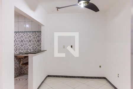 Sala de casa para alugar com 2 quartos, 60m² em Marechal Hermes, Rio de Janeiro