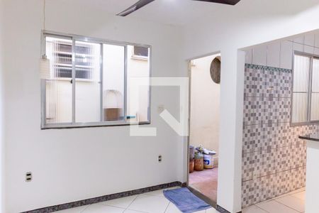 Sala de casa para alugar com 2 quartos, 60m² em Marechal Hermes, Rio de Janeiro