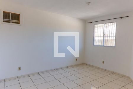 Quarto 1 de casa para alugar com 2 quartos, 60m² em Marechal Hermes, Rio de Janeiro