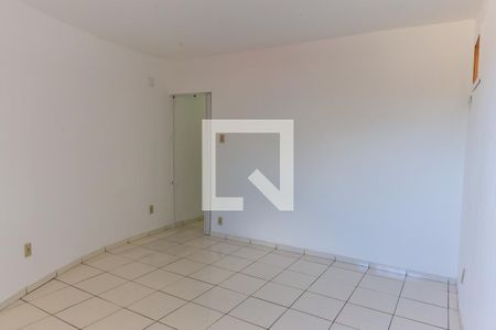 Quarto 1 de casa para alugar com 2 quartos, 60m² em Marechal Hermes, Rio de Janeiro