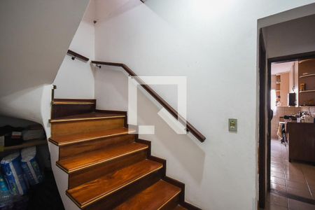 Escada de casa para alugar com 3 quartos, 200m² em Jardim Catanduva, São Paulo