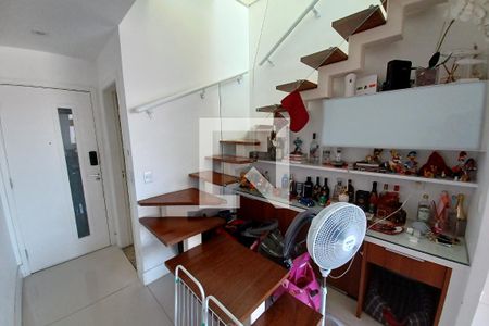 Escadaria e bar de apartamento à venda com 3 quartos, 206m² em Icaraí, Niterói