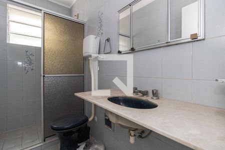 Banheiro de apartamento à venda com 1 quarto, 45m² em Passo da Areia, Porto Alegre