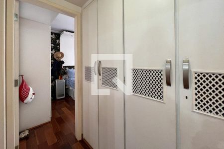 Corredor de apartamento à venda com 2 quartos, 80m² em Vila Nova Conceição, São Paulo