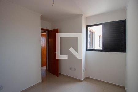 Quarto 2 de apartamento para alugar com 2 quartos, 38m² em Itaquera, São Paulo