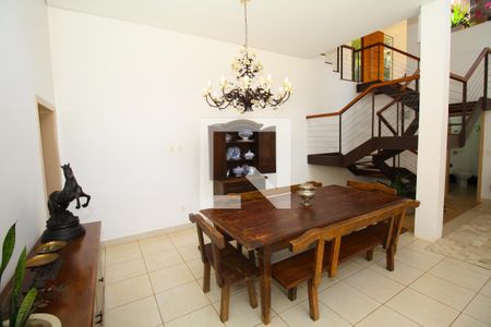 Sala de casa à venda com 5 quartos, 280m² em Retiro do Chale, Brumadinho