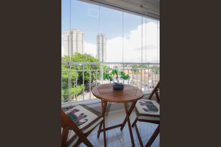 Sala - Varanda de apartamento à venda com 3 quartos, 64m² em Vila Vermelha, São Paulo