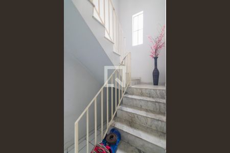 Escada de casa para alugar com 3 quartos, 300m² em Vila Scarpelli, Santo André