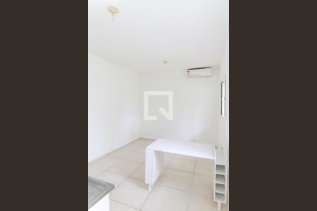 Sala / Quarto / Cozinha de casa para alugar com 1 quarto, 28m² em Loteamento Villa Branca, Jacareí