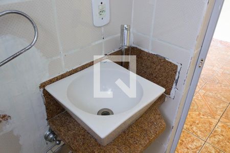 Banheiro de casa para alugar com 1 quarto, 21m² em Taboão, São Bernardo do Campo