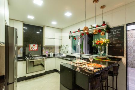 Casa à venda com 220m², 3 quartos e 4 vagas Casa à venda com 220m², 3 quartos e 4 vagasCozinha