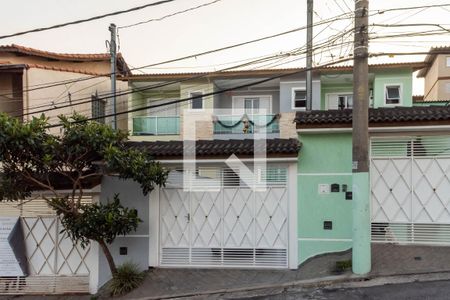 Casa à venda com 220m², 3 quartos e 4 vagas Casa à venda com 220m², 3 quartos e 4 vagasFachada
