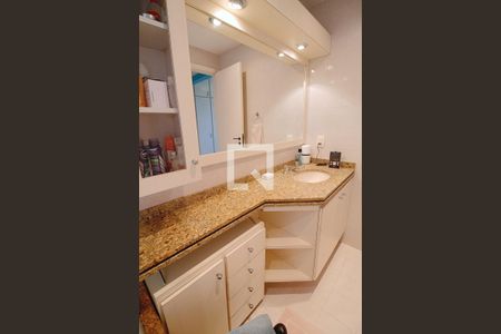 Apartamento à venda com 117m², 3 quartos e 3 vagas Apartamento à venda com 117m², 3 quartos e 3 vagasBanheiro da Suíte 1