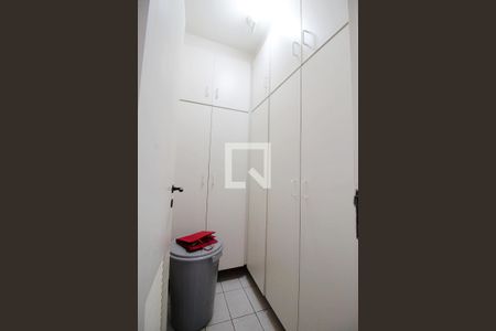 Apartamento à venda com 117m², 3 quartos e 3 vagas Apartamento à venda com 117m², 3 quartos e 3 vagasQuarto de Serviço