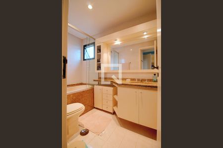 Apartamento à venda com 117m², 3 quartos e 3 vagas Apartamento à venda com 117m², 3 quartos e 3 vagasBanheiro da Suíte 1