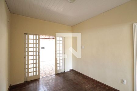 Sala de casa à venda com 2 quartos, 450m² em São Salvador, Belo Horizonte