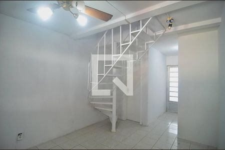 Sala de casa de condomínio para alugar com 2 quartos, 45m² em Rio Branco, Canoas