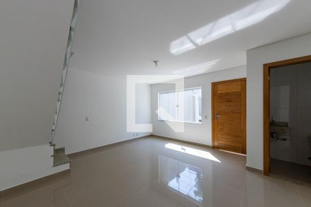 Casa à venda com 75m², 2 quartos e 2 vagasSala/Cozinha