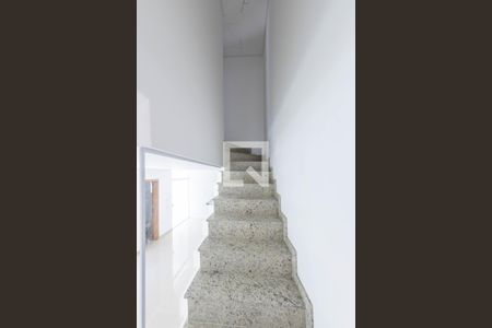 Escada de casa à venda com 2 quartos, 75m² em Vila Divina Pastora, São Paulo