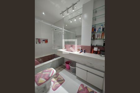 Banheiro suite 1 de apartamento à venda com 4 quartos, 220m² em Leblon, Rio de Janeiro