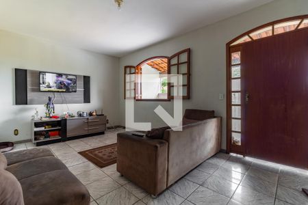 Sala 3 de casa à venda com 3 quartos, 180m² em Goiânia, Belo Horizonte