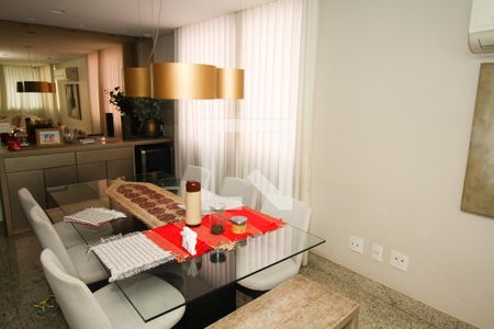 Apartamento à venda com 257m², 4 quartos e 4 vagasSala