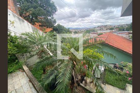 Casa à venda com 4 quartos, 220m² em João Pinheiro, Belo Horizonte