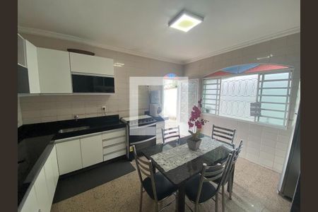 Casa à venda com 4 quartos, 220m² em João Pinheiro, Belo Horizonte