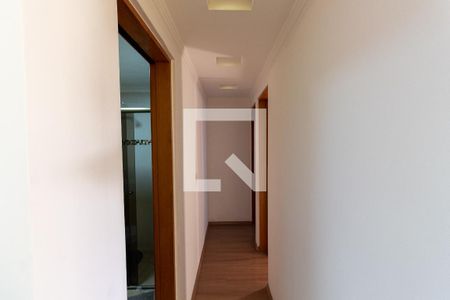 Corredor de apartamento para alugar com 2 quartos, 60m² em Vila Araguaia, São Paulo