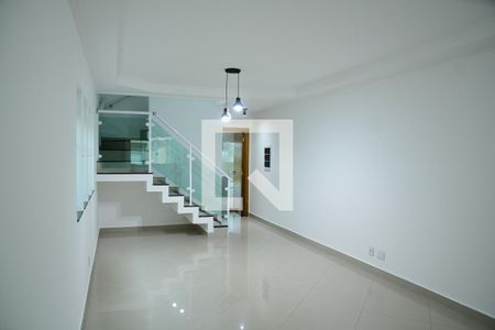 Sala de casa de condomínio para alugar com 3 quartos, 180m² em Chácara Canta Galo, Cotia