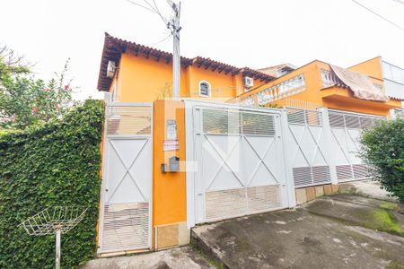Casa para alugar com 215m², 3 quartos e 2 vagas Casa para alugar com 215m², 3 quartos e 2 vagasFachada