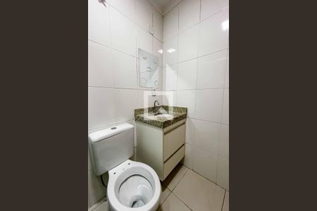 Banheiro de kitnet/studio para alugar com 1 quarto, 40m² em Parada Inglesa, São Paulo