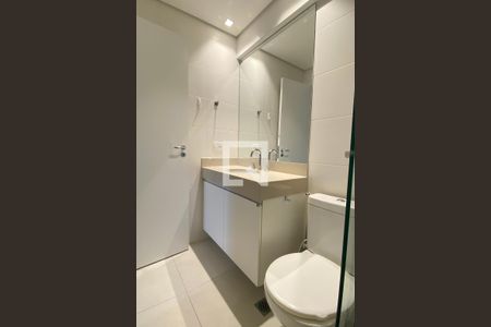 Banheiro da Suíte de apartamento para alugar com 1 quarto, 49m² em Alphaville Industrial, Barueri