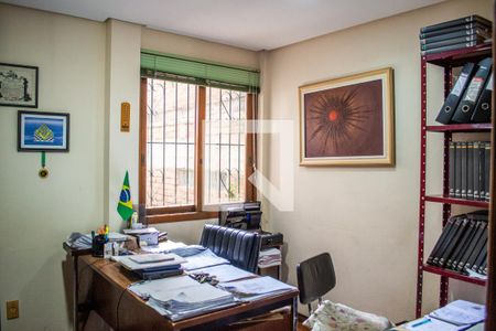 Escritório de casa à venda com 3 quartos, 300m² em Medianeira, Porto Alegre