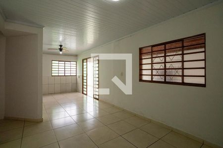 Sala de casa para alugar com 2 quartos, 110m² em Ipiranga, Goiânia