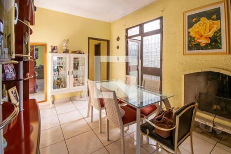 Sala de casa à venda com 4 quartos, 200m² em Cavalhada, Porto Alegre