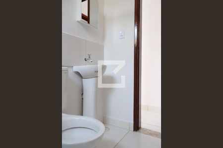 banheiro de casa de condomínio para alugar com 1 quarto, 34m² em Parque Imperial, São Paulo