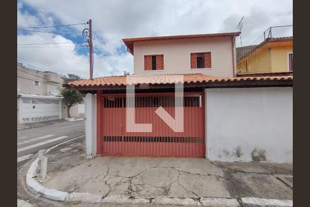 Fachada de casa à venda com 6 quartos, 256m² em Vila Constança, São Paulo