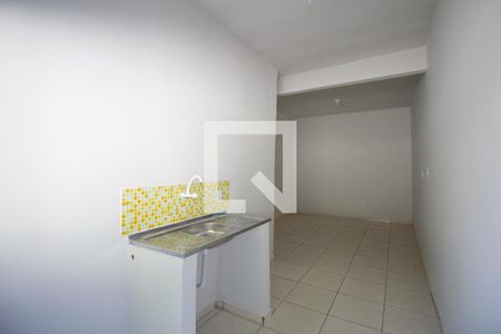 Cozinha de kitnet/studio para alugar com 1 quarto, 27m² em Mutondo, São Gonçalo