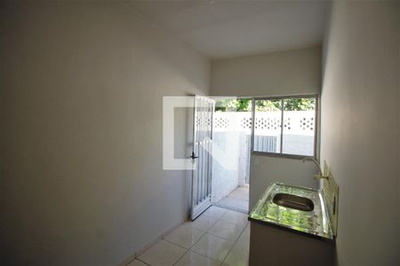 Cozinha de kitnet/studio para alugar com 1 quarto, 27m² em Mutondo, São Gonçalo