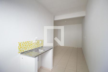 Cozinha de apartamento para alugar com 1 quarto, 27m² em Mutondo, São Gonçalo