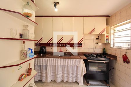 Casa à venda com 180m², 2 quartos e 2 vagas Casa à venda com 180m², 2 quartos e 2 vagasCozinha