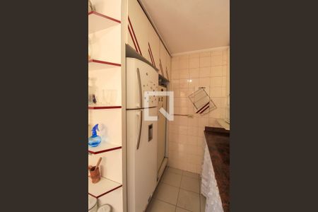 Casa à venda com 180m², 2 quartos e 2 vagas Casa à venda com 180m², 2 quartos e 2 vagasCozinha